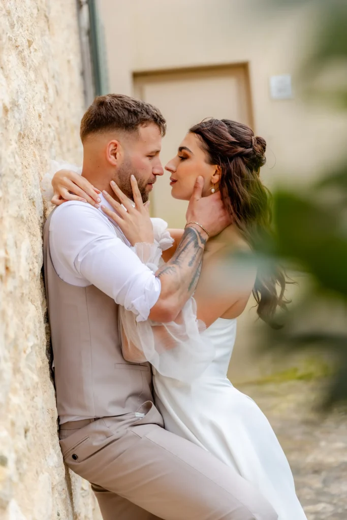 Hochzeitsfotograf Bielefeld Braut und Bräutigam innige Pose (6)