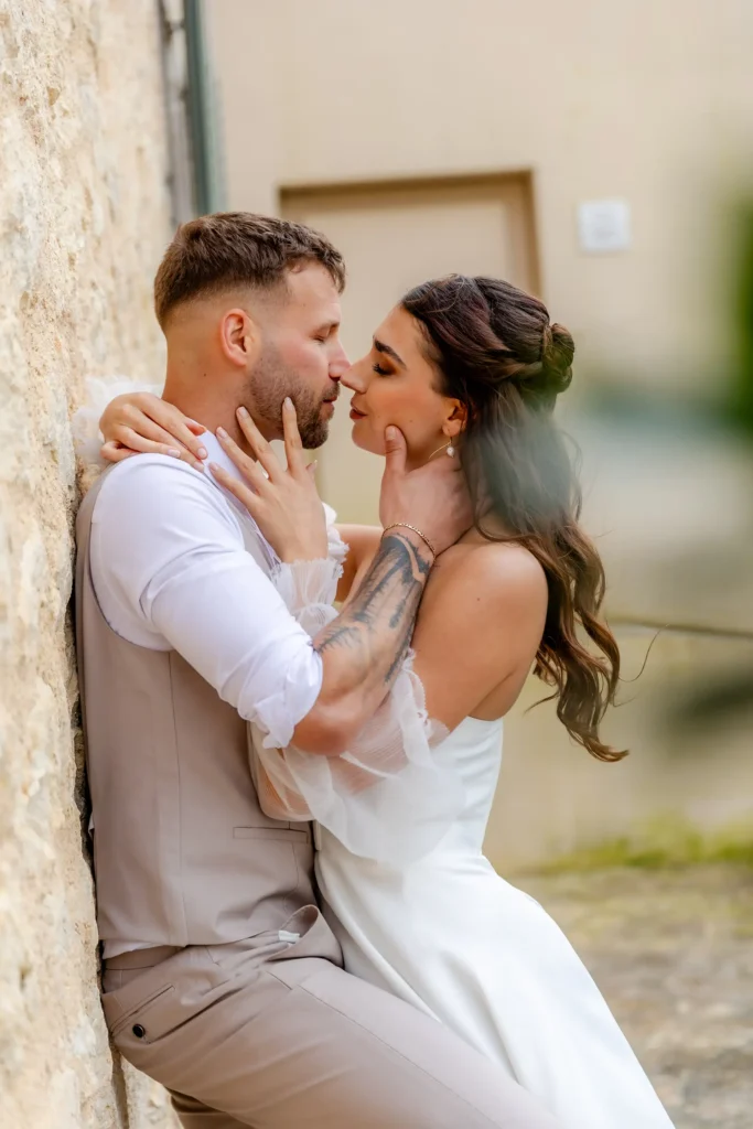 Hochzeitsfotograf Bielefeld Braut und Bräutigam innige Pose (7)