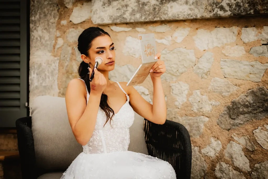 Hochzeitsfotograf Bielefeld Die Braut beim Styling – intime Momente vor der großen Hochzeit