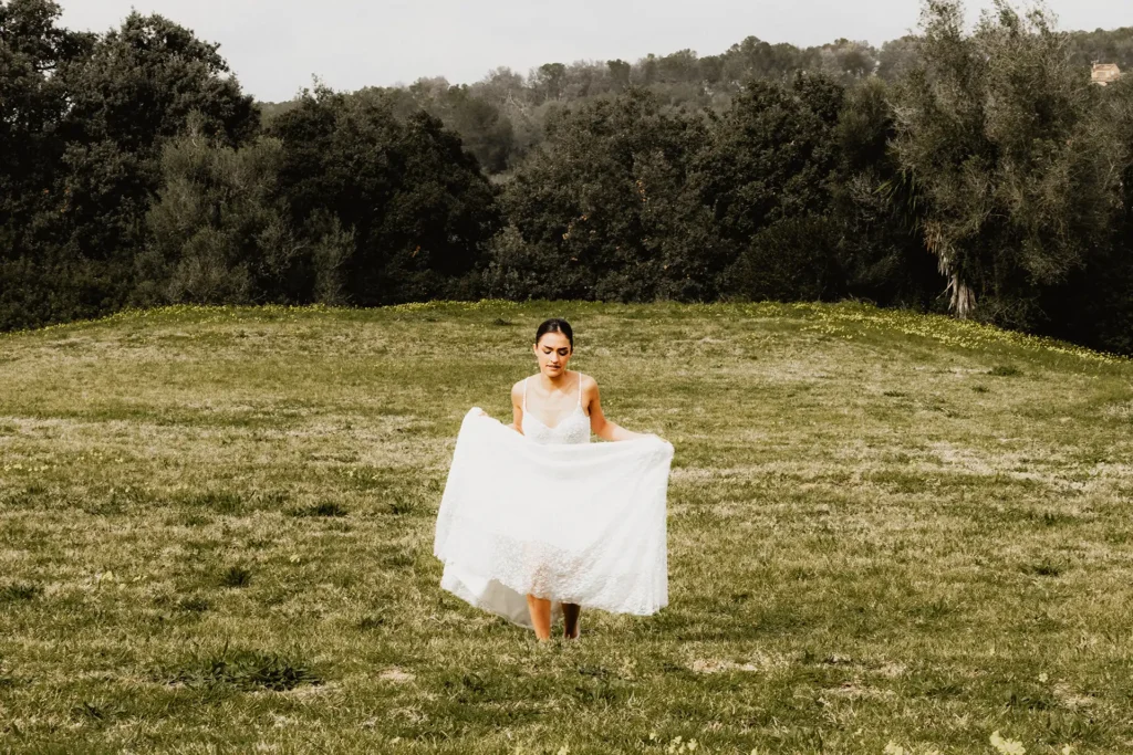 Hochzeitsfotograf Bielefeld Die Braut im Park – intime Momente vor der großen Hochzeit (1)