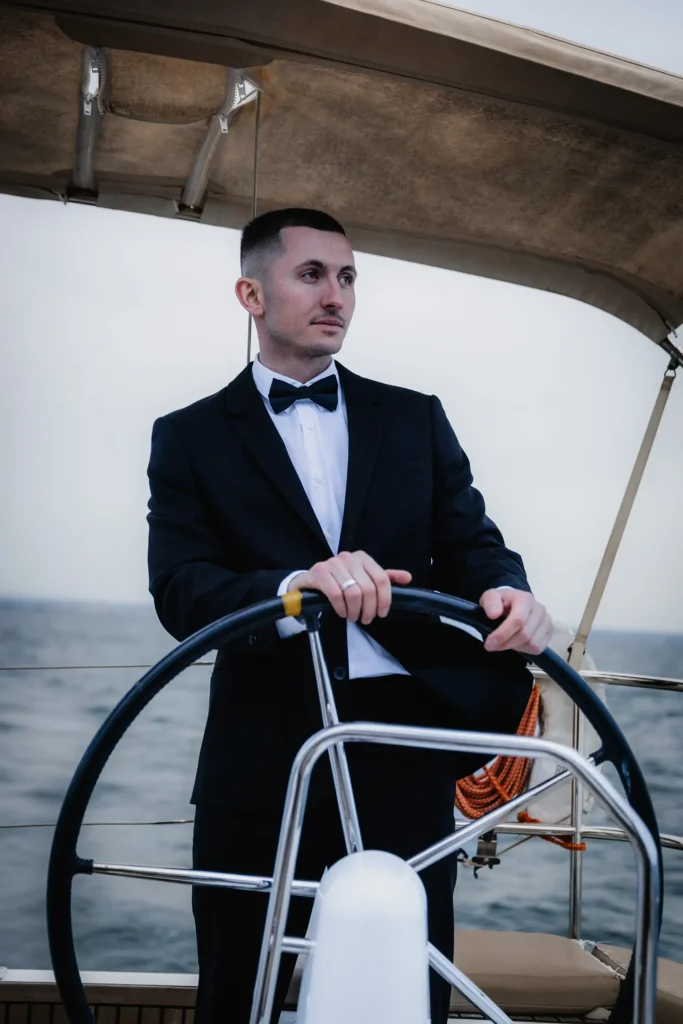 Hochzeitsfotograf Bielefeld Liebevolle Hochzeitsmomente auf dem Deck eines Schiffes