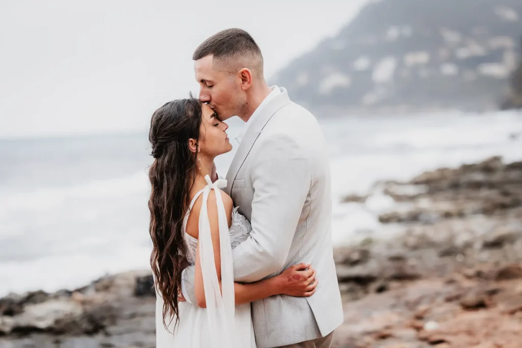Hochzeitsfotograf Bielefeld Natürliches Lächeln mit Sand unter den Füßen