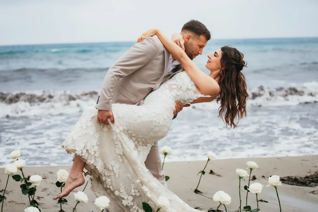 Hochzeitsfotografie Bielefeld Brautpaar am Strand (1)