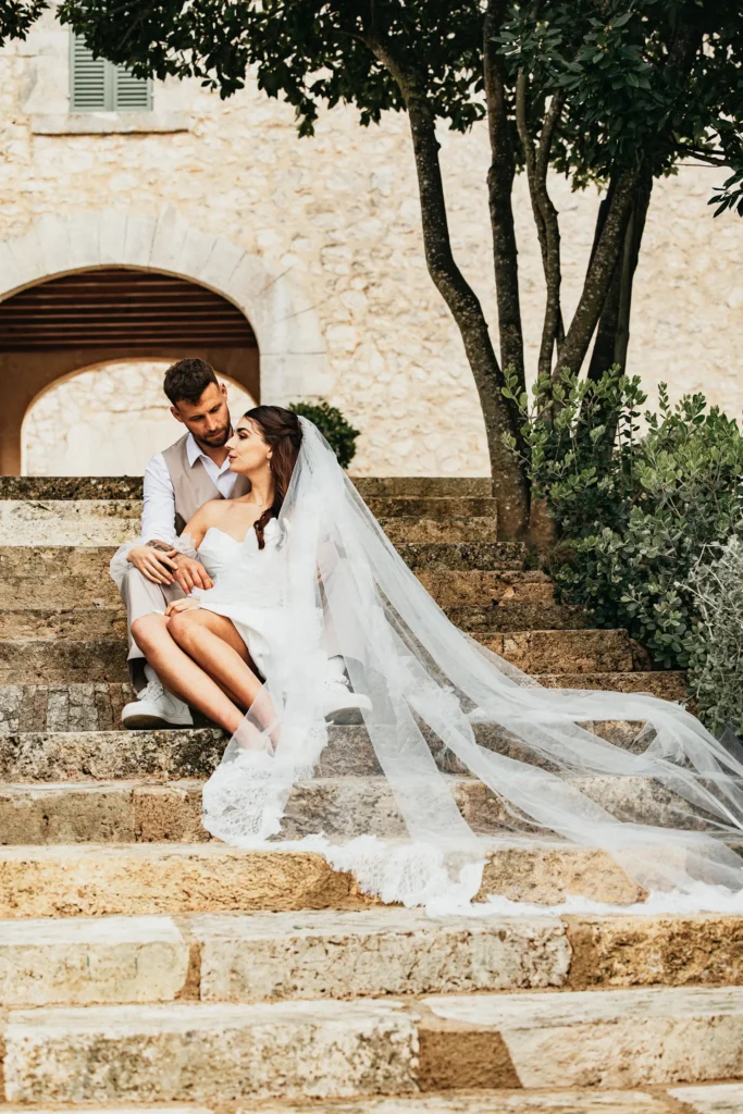 Hochzeitsfotografie Bielefeld Brautpaar vor der Hochzeitslokation (20)