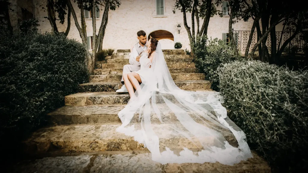 Hochzeitsfotografie Bielefeld Brautpaar vor der Hochzeitslokation (23)